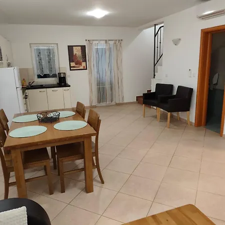 Nyaraló Velura