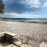 Velura